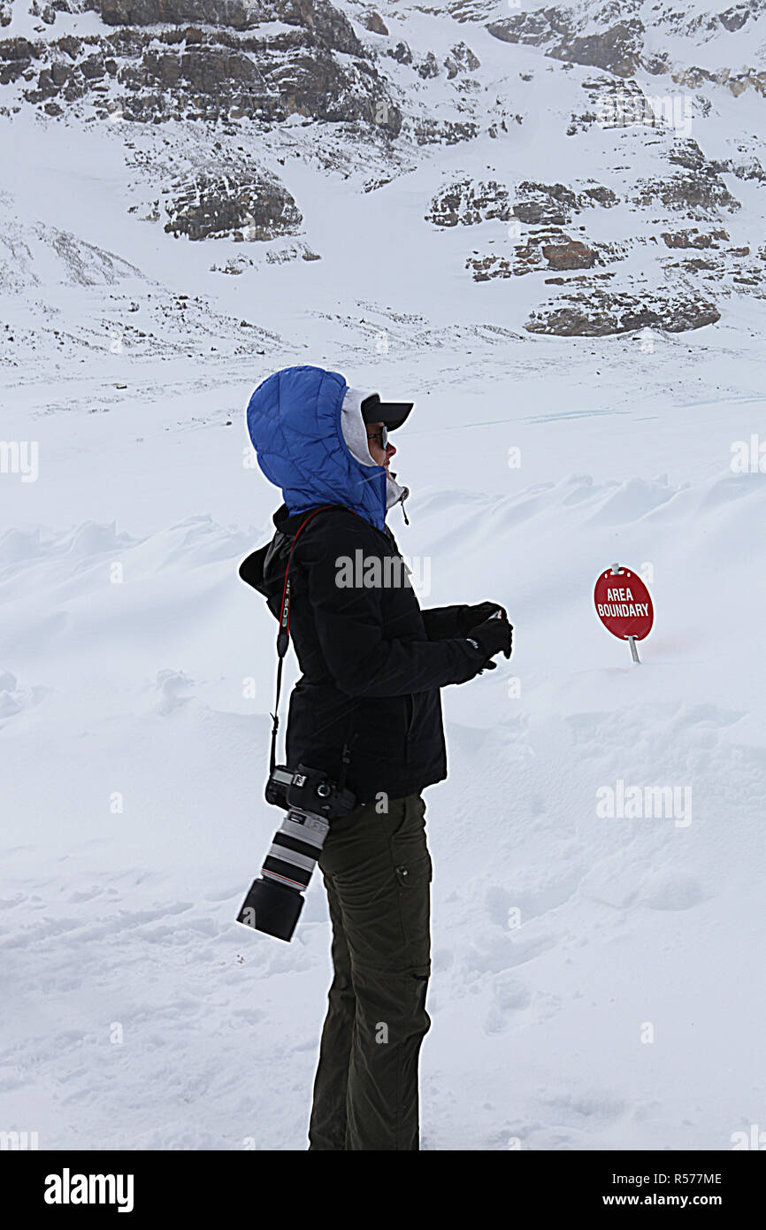 Tour Alberta, Canada, Jasper National Park. Woman holding the Canadian flag Stock Photo Alamy