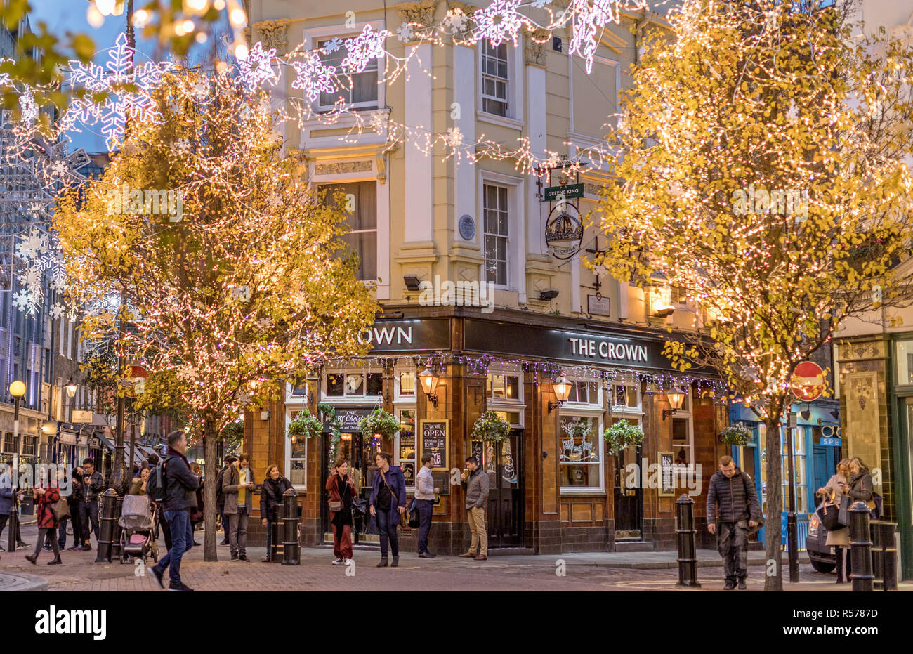 Pub christmas decorations hires stock photography and images Alamy