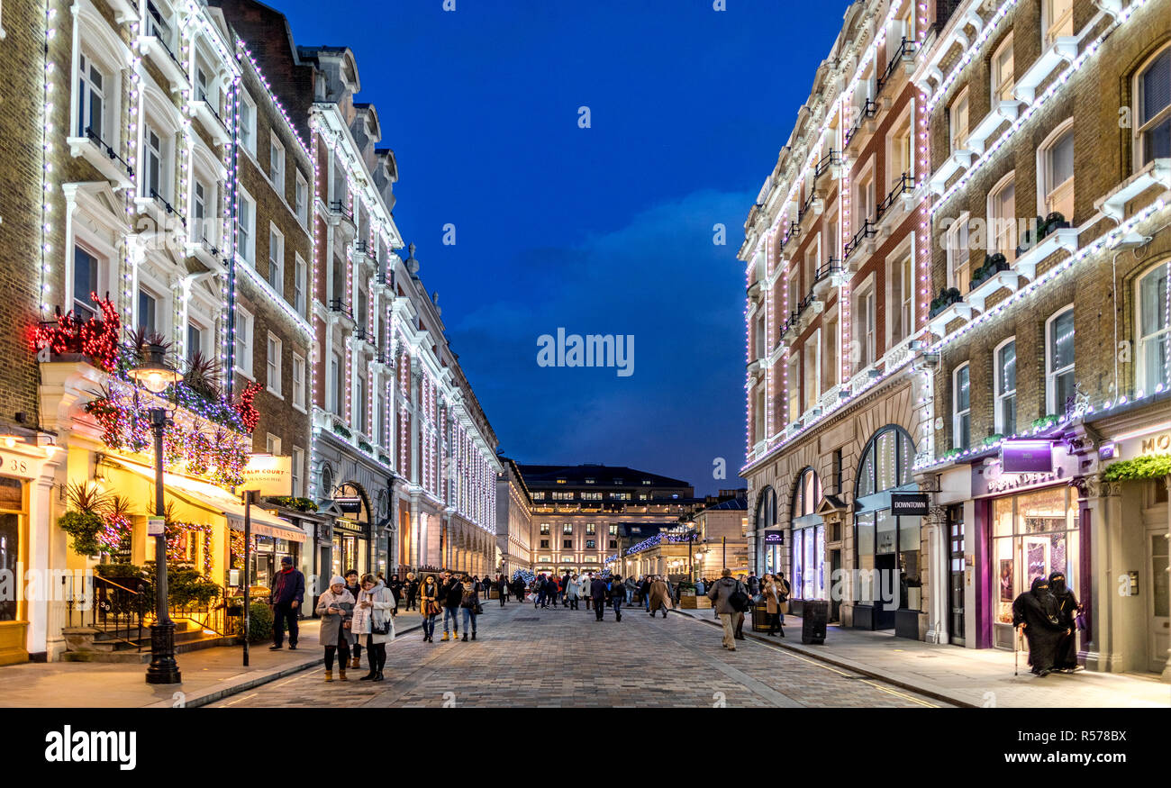 Dark streets night uk hires stock photography and images Alamy