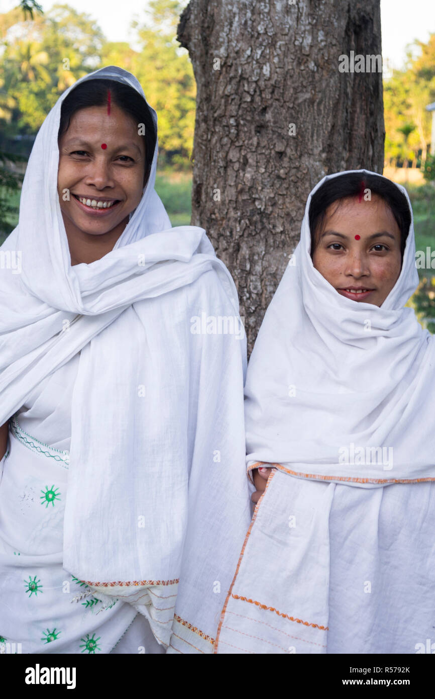 Two standing indian women hi-res stock photography and images - Alamy