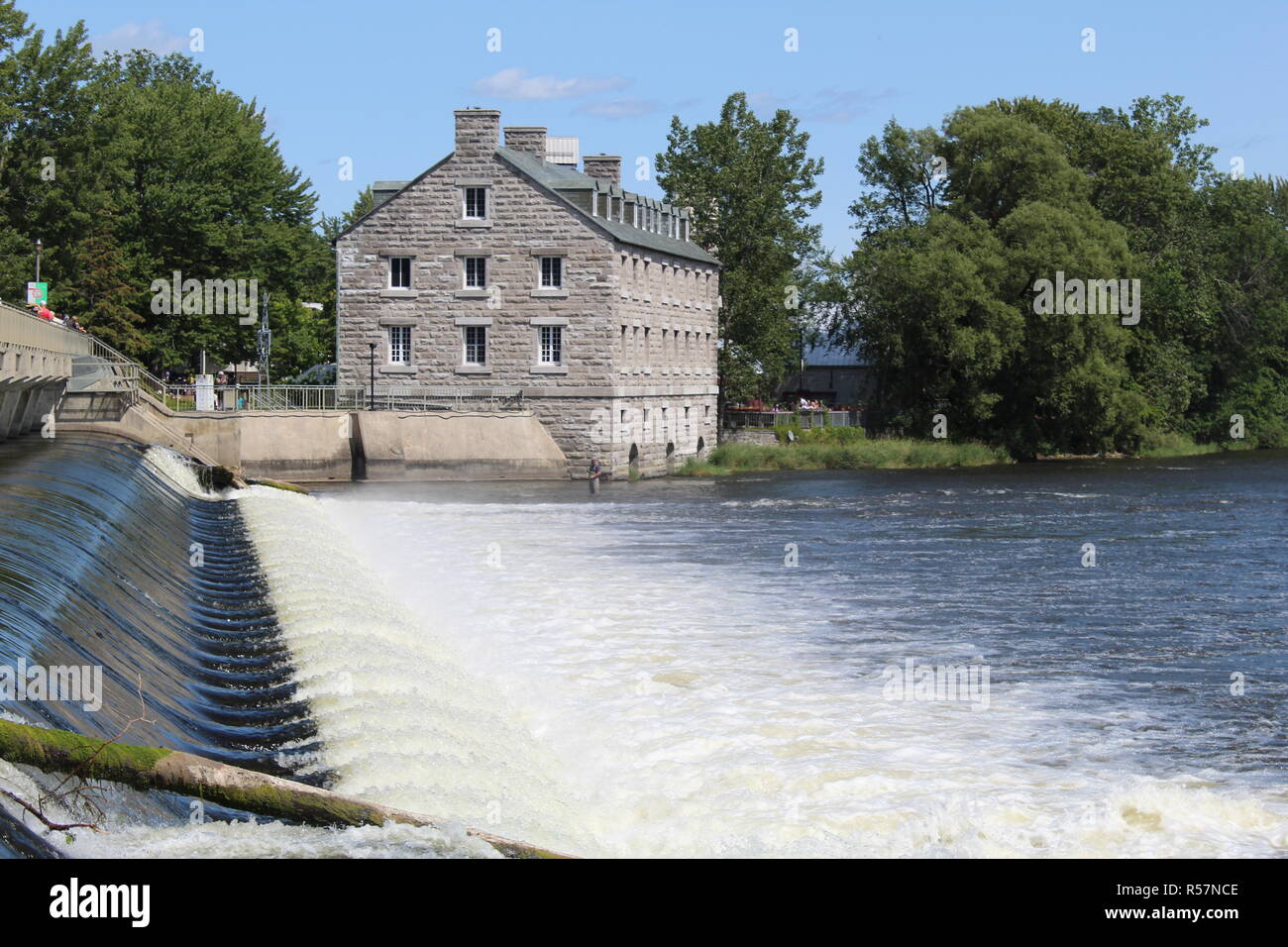 Barrage et Moulin sur une rivière Stock Photo
