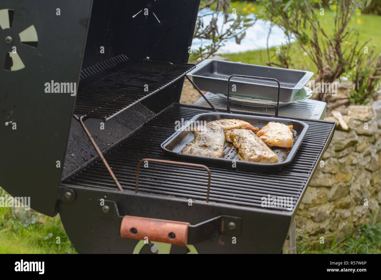 Grillschale High Resolution Stock Photography and Images - Alamy
