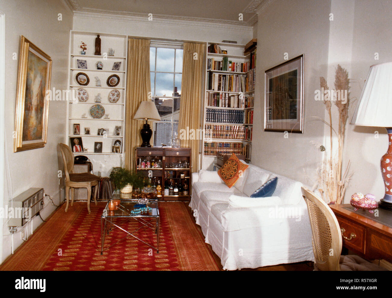 Apartment living room london 1980s hi-res stock photography and images ...