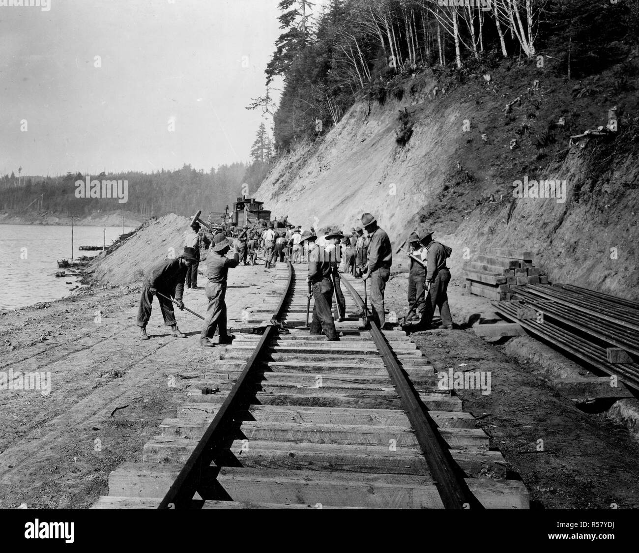 Industries of War - Lumbering - TRACK LAYING NORTH OF YAQUINA, ADJUSTING THE TRACKS ca. 1915-1920 Stock Photo