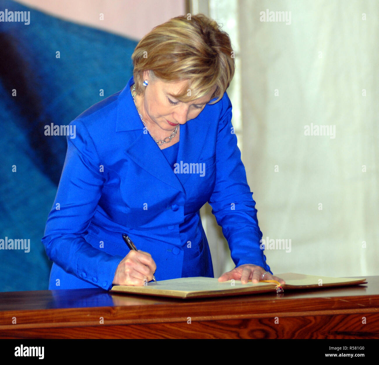 U.S. Secretary of State Hillary Rodham Clinton signs condolence book at the gravesite of former Lebanese Prime Minister Rafic Hariri in Beirut, Lebanon Stock Photo