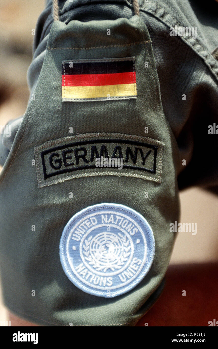 1993 - German UN shoulder patch seen on a soldier in Somalia during Operation Continue Hope Stock Photo