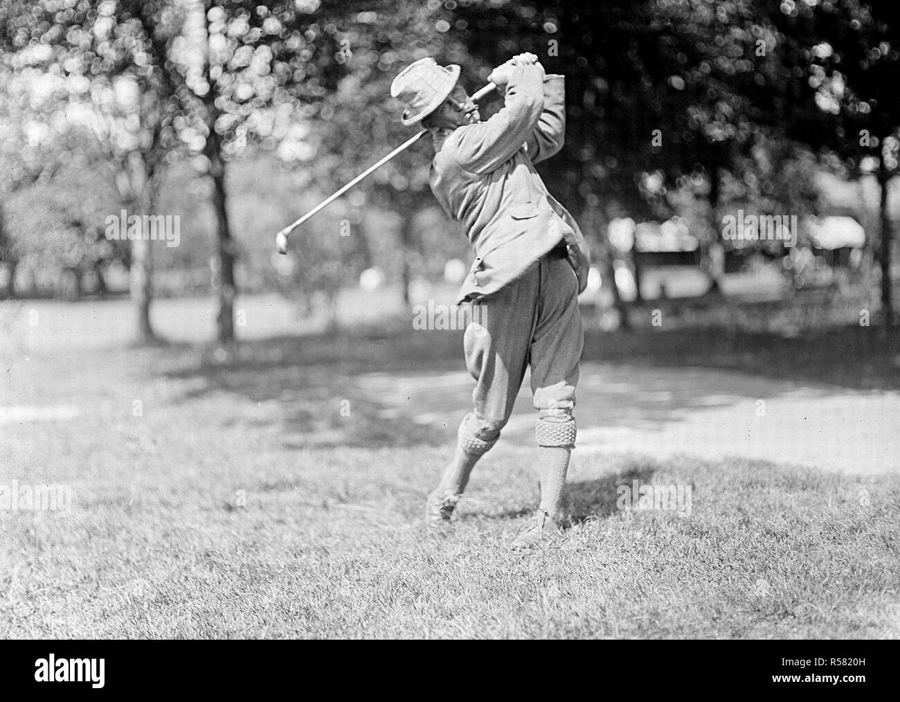 Walter Travis playing golf ca. 1909-1914 Stock Photo