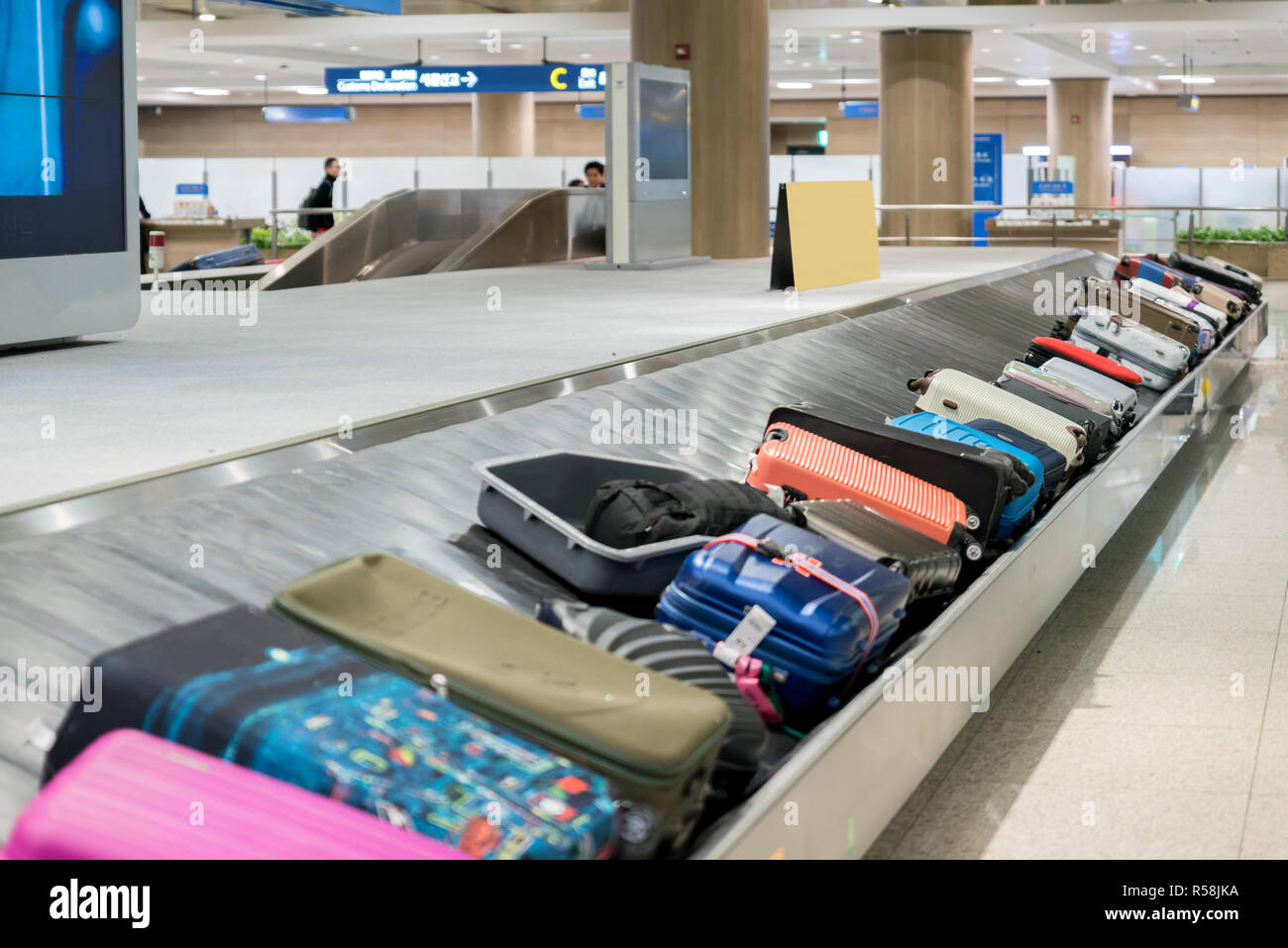 Suitcase or luggage with conveyor belt in the airport Stock Photo - Alamy