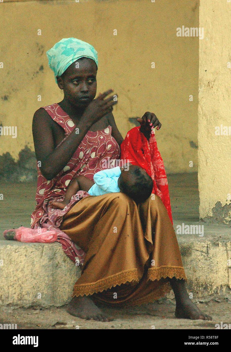 2003 -  On the streets in Djibouti, Africa, a Djiboutian woman cares for her baby during Operation ENDURING FREEDOM. Stock Photo