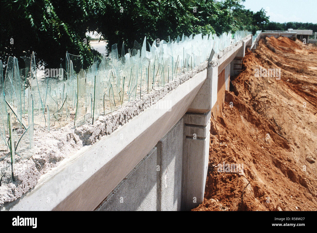 1993 - A view of a section of the wall that surrounds the Joint Task Force Somalia headquarters.  The headquarters was established in the former U.S. Embassy compound during the multinational relief effort Operation Restore Hope. Stock Photo