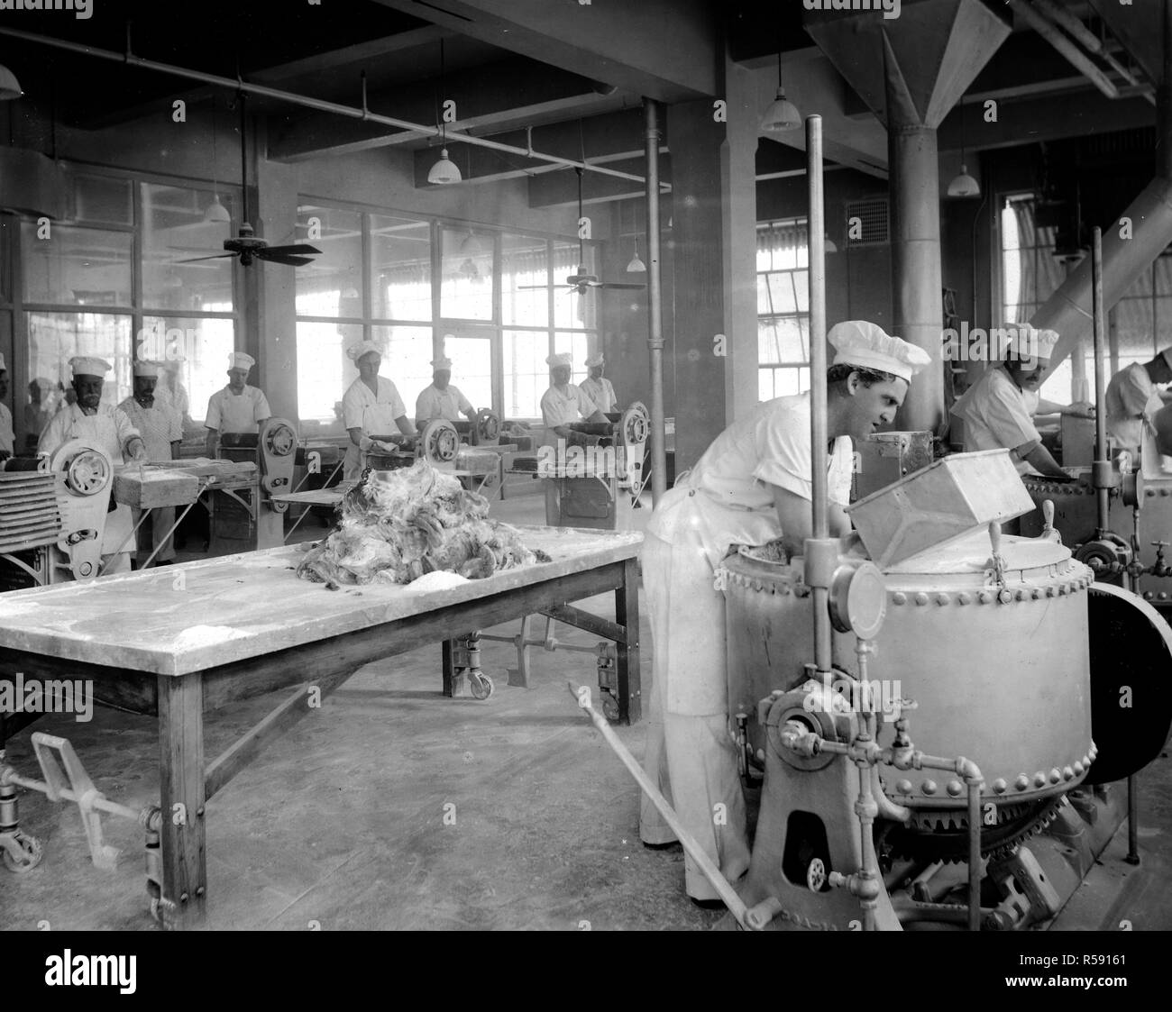 Industries of War - Chewing Gum - MANUFACTURING CHEWING GUM. Scene in plant of beechnut Packing CO., Canajoharie, New York ca. 1918 Stock Photo