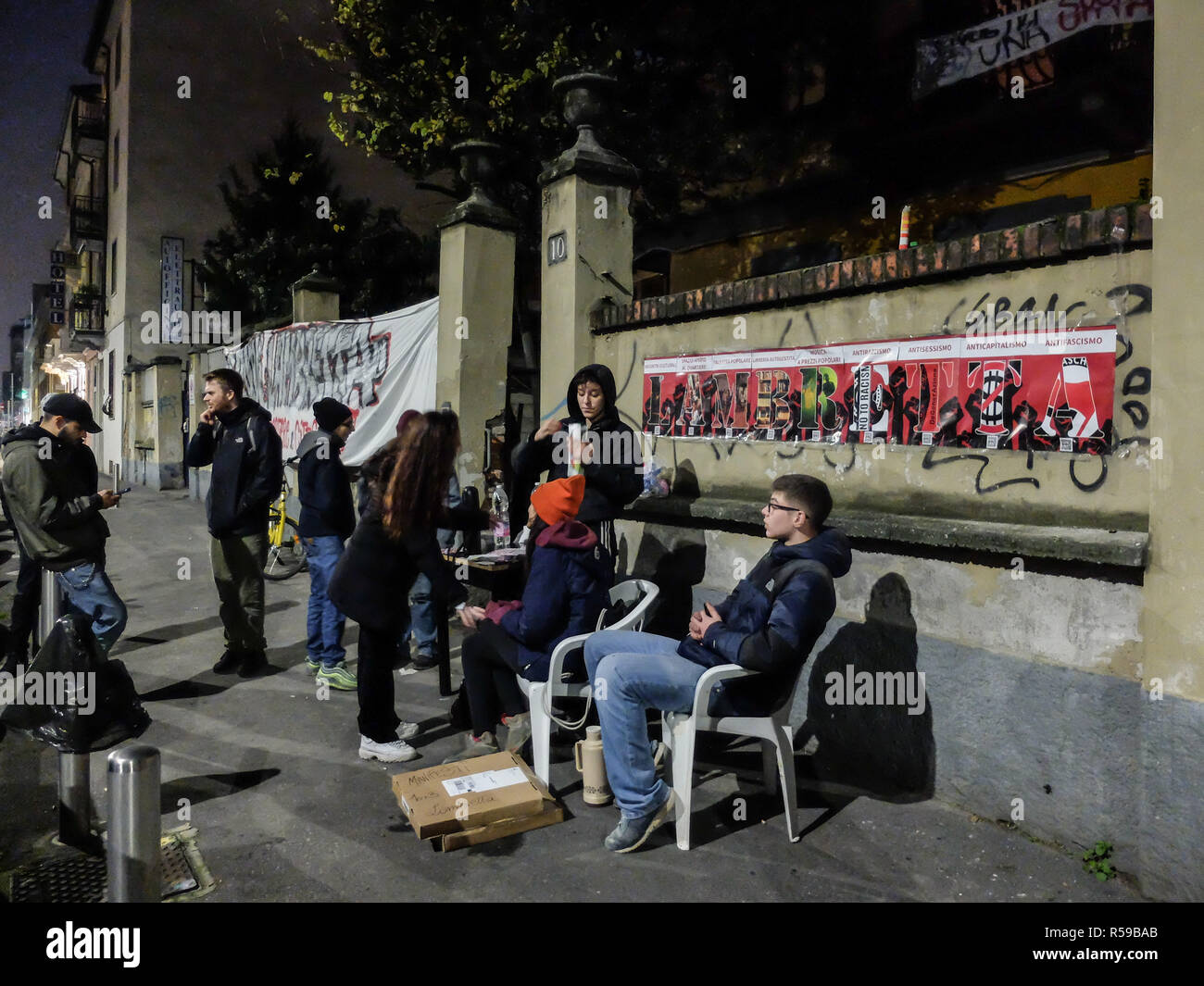 Foto LaPresse - Matteo Corner 30/11/2018 Milano,Italia Cronaca Palazzina  occupata dal centro sociale Lambretta in via Edolo Stock Photo - Alamy