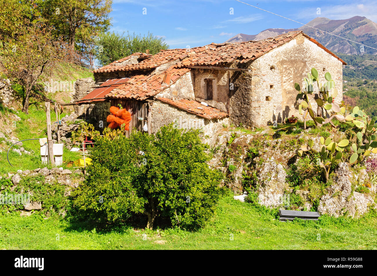 Tumbledown cottage - Basilicata Stock Photo