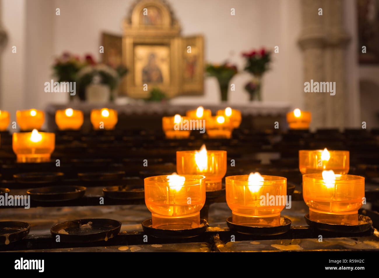 prayer candles in catholic church Stock Photo Alamy