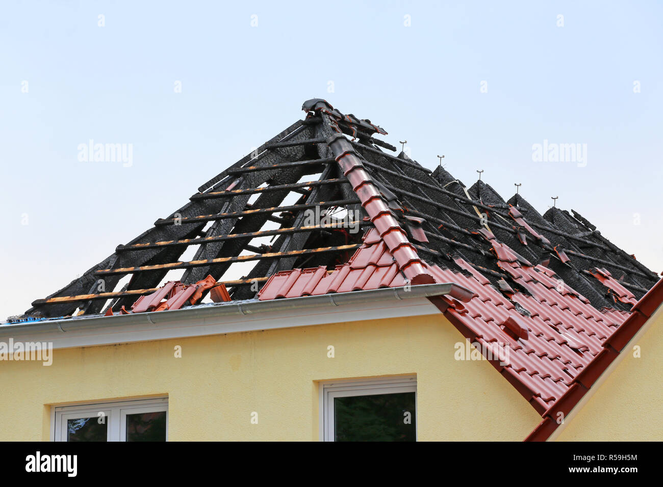burnt rooftop after fire Stock Photo - Alamy