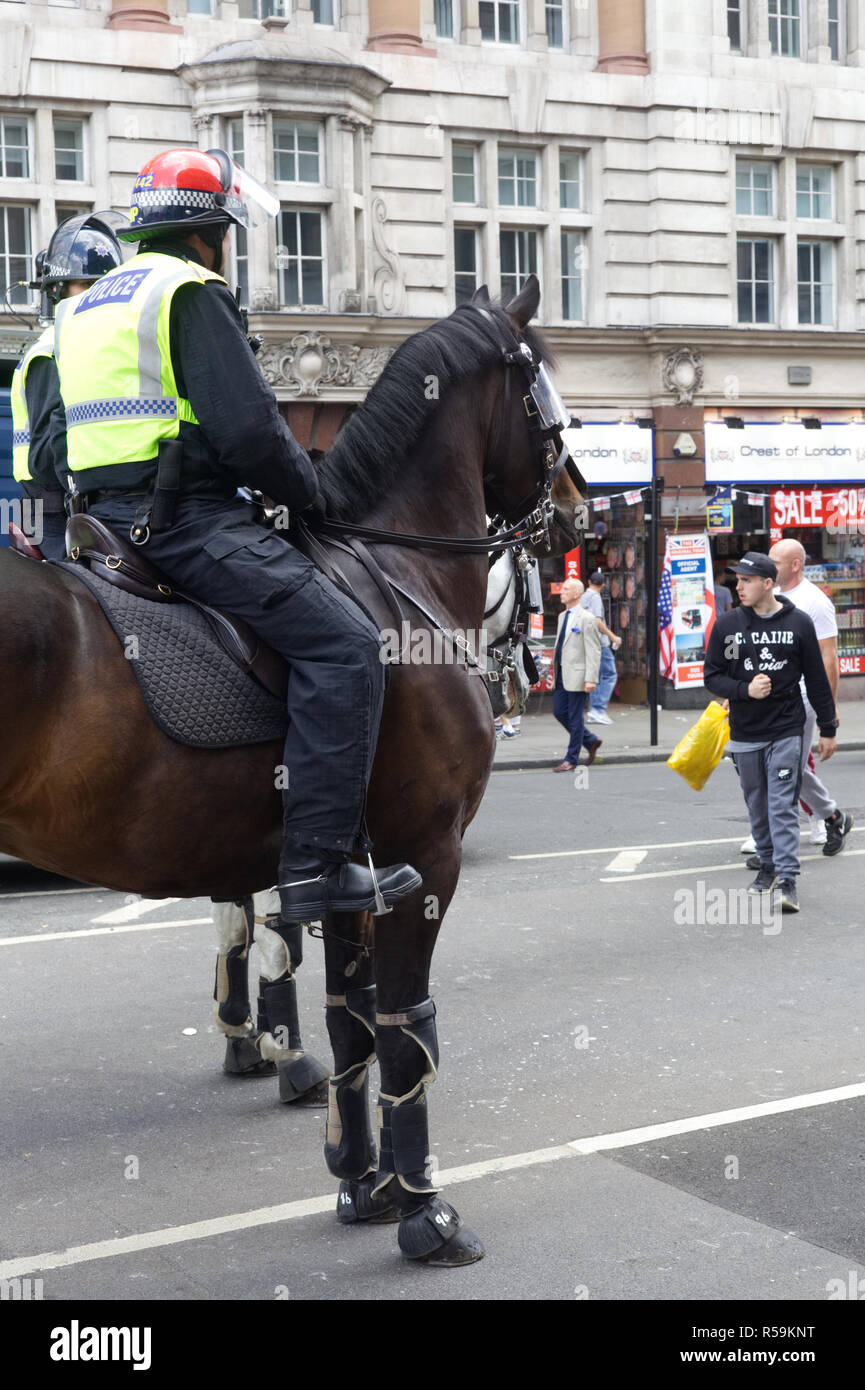 London police in helmets and riot gear hi-res stock photography and ...