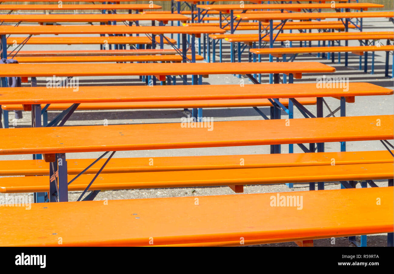 Empty benches tables forest hi-res stock photography and images - Alamy