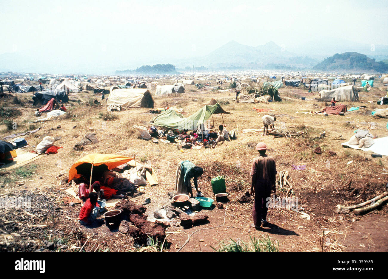1994 - Shot of the Kibumba refugee camp at Goma, Zaire.  An estimated 1.2 million Rwandan refugees fled to Zaire after a civil war erupted in their country. Stock Photo