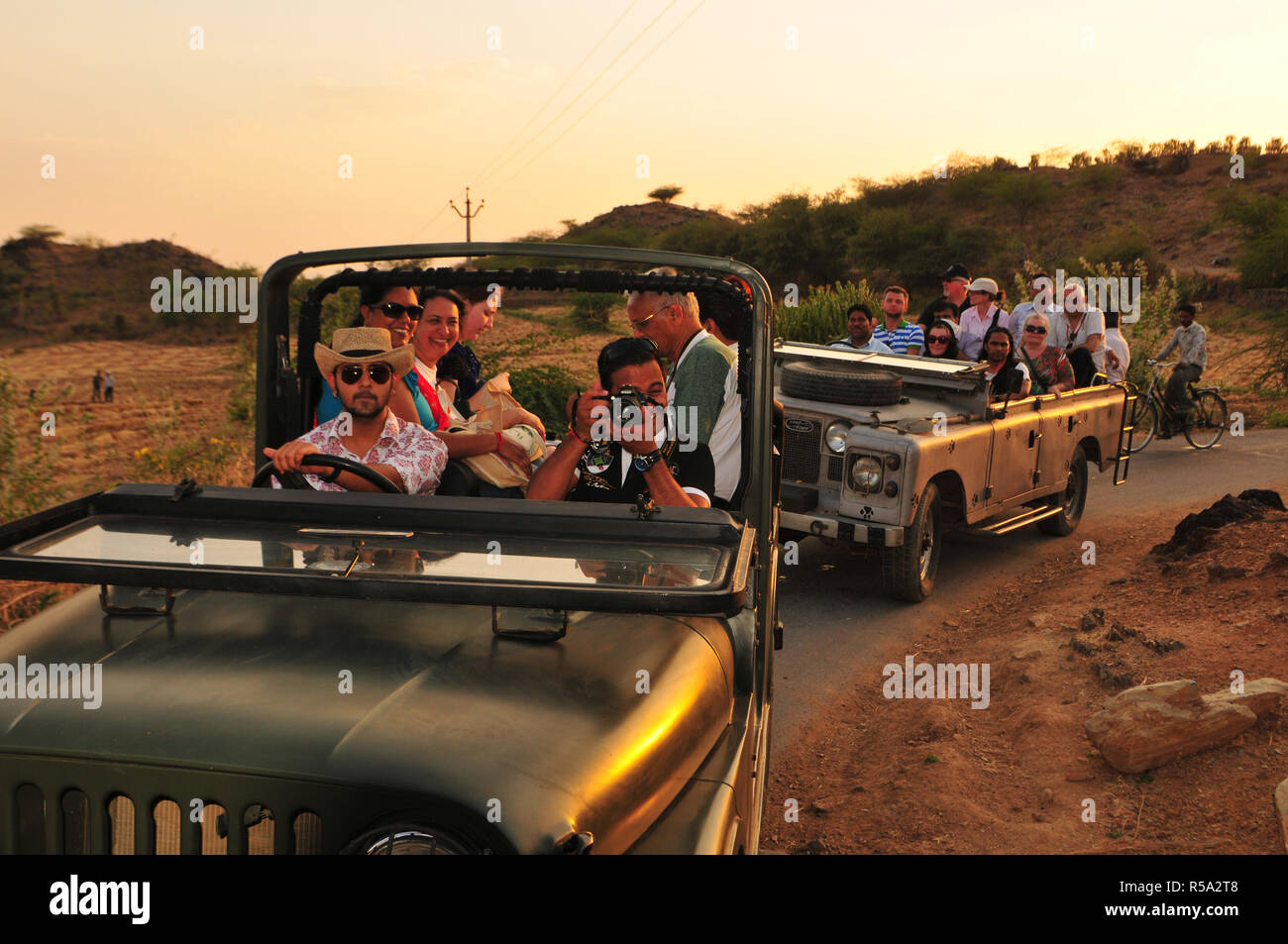 Gujarat: Mahindra Jeep Safari, Tourists excursion to the farmer villages near Poshina-City Stock Photo