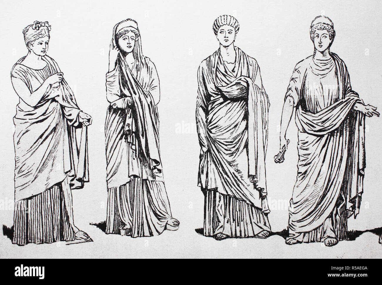 Women's fashion in antiquity, rome, women wearing the palla, woodcut, Italy Stock Photo