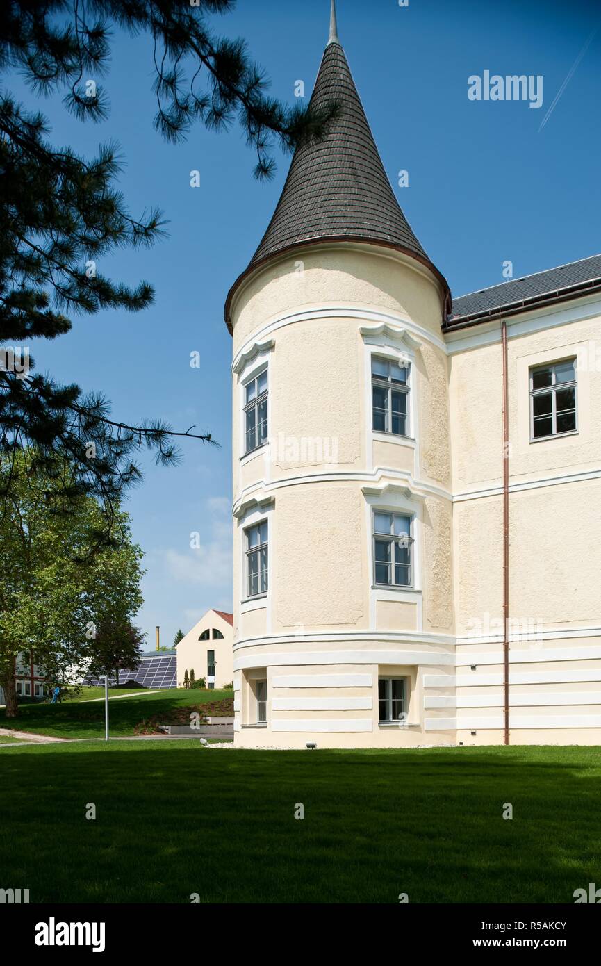 Das Schloss Weinzierl befindet sich in Weinzierl, ein Ortsteil der