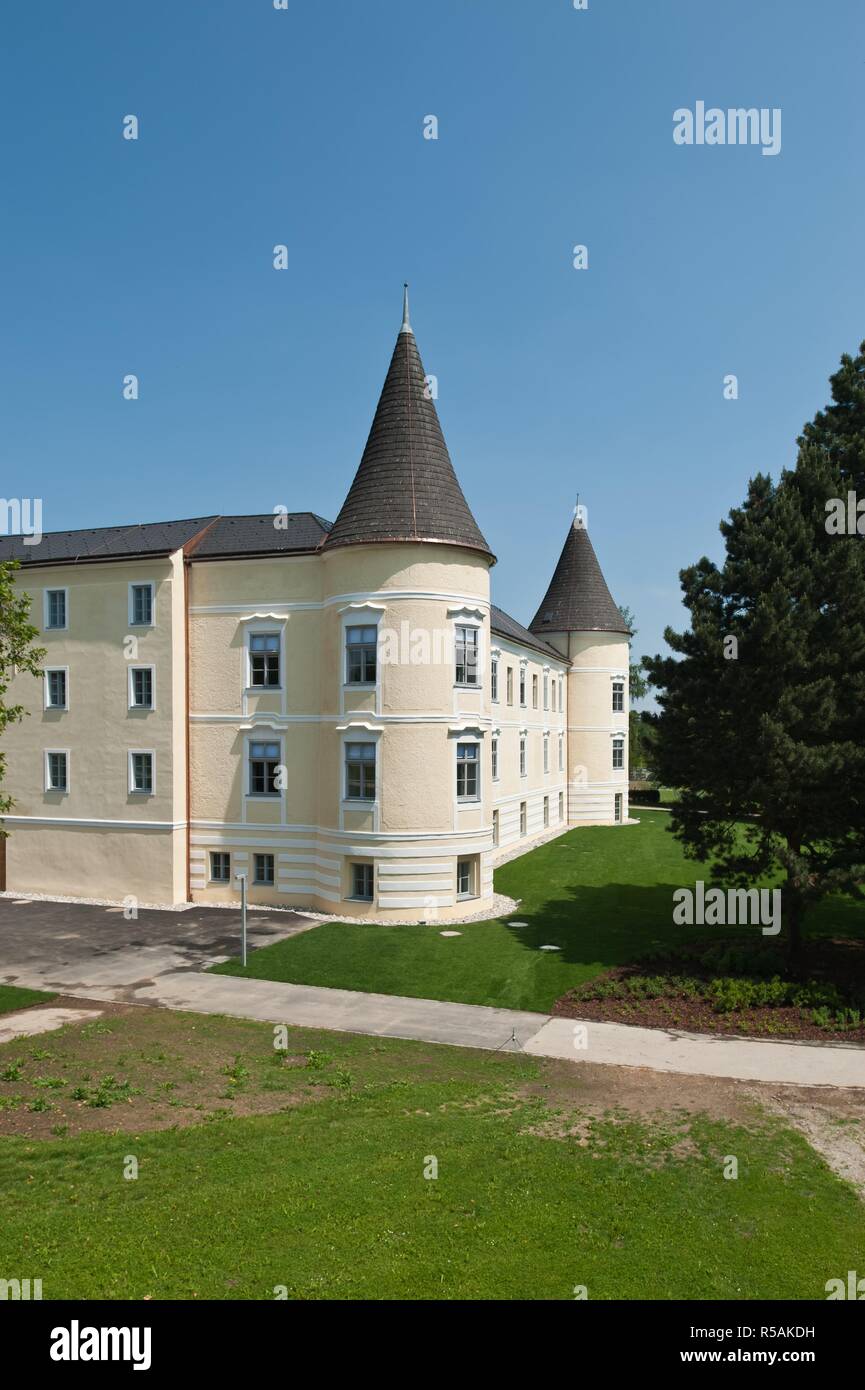 Das Schloss Weinzierl befindet sich in Weinzierl, ein Ortsteil der