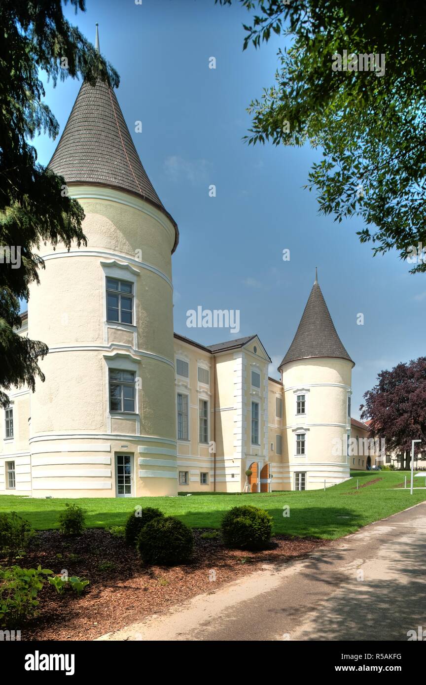 Das Schloss Weinzierl befindet sich in Weinzierl, ein Ortsteil der niederösterreichischen Gemeinde Wieselburg-Land. In ihm ist das Francisco Josephinu Stock Photo