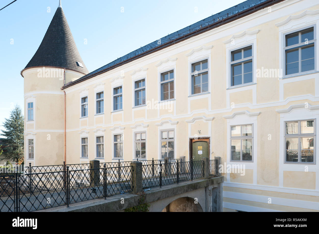 Das Schloss Weinzierl befindet sich in Weinzierl, ein Ortsteil der