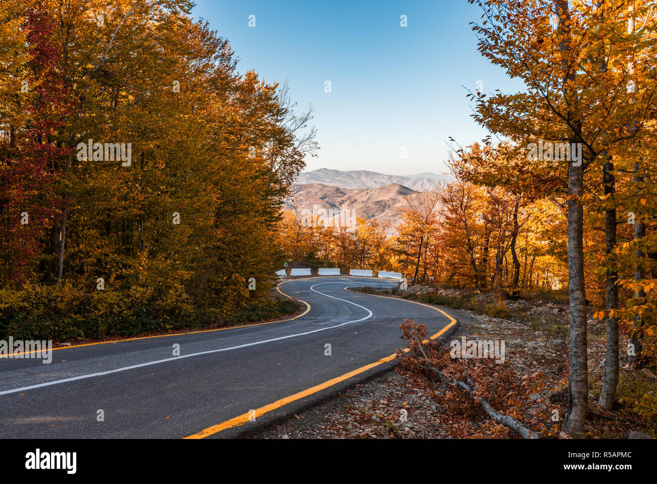 Curve Turn Hill Road Mountain Winding Stock Photos & Curve Turn Hill ...
