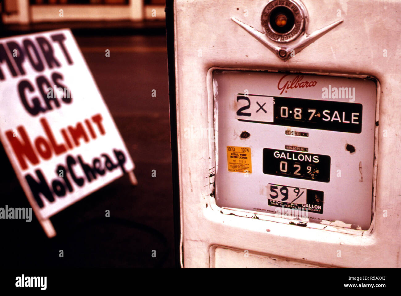 Archival gas prices hires stock photography and images Alamy