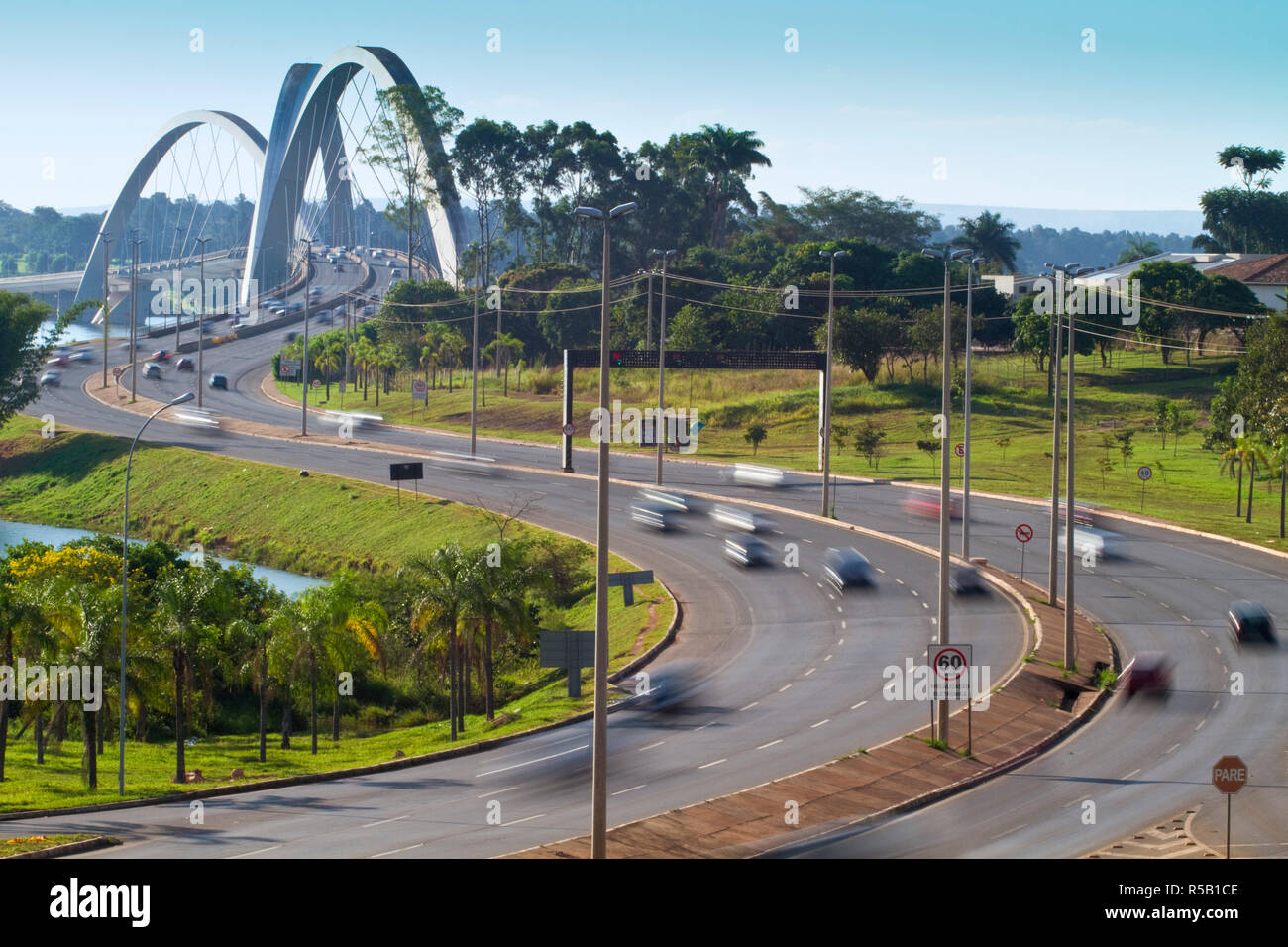 Brazil, Distrito Federal-Brasilia, Brasilia, Lake Paranoa - Lago do Paranoa, Juscelino Kubitschek bridge Stock Photo