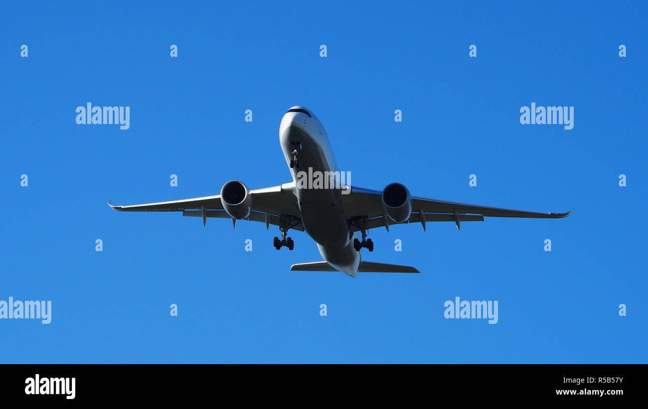 landing plane with blue sky in the background Stock Photo - Alamy