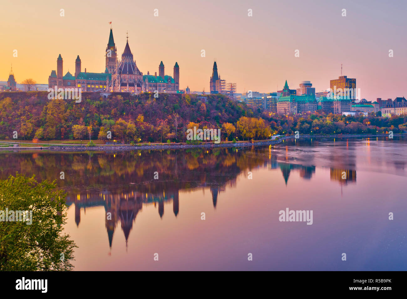 Canada, Ontario, Ottawa, Canadian Parliament across Ottawa River Stock Photo