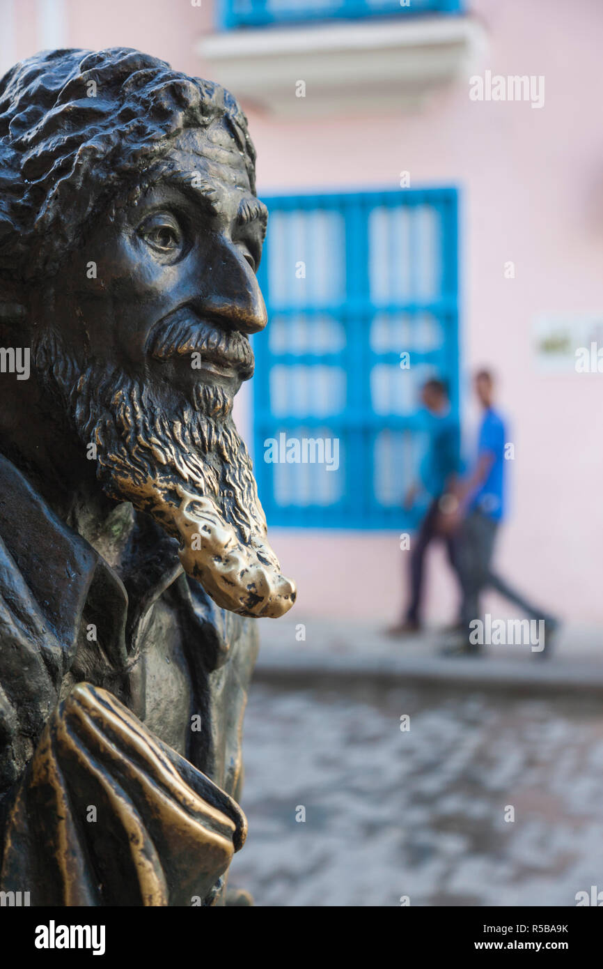 Cuba, Havana, Havana Vieja, Plaza de San Francisco de Asis, statue of El Caballero de Paris Stock Photo