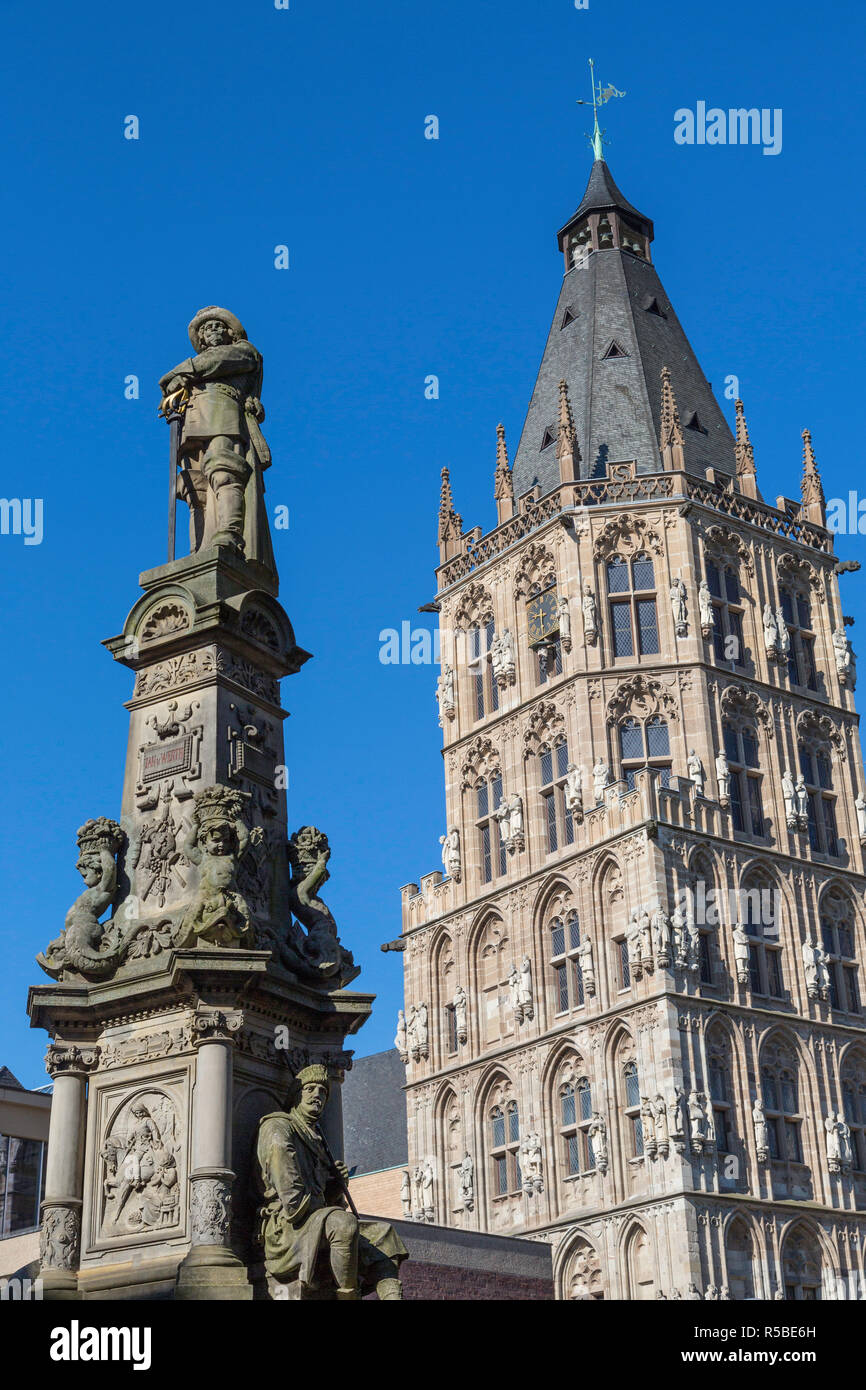 Cologne, Germany.  Statue of General Jan von Werth, by Wilhelm Albermann.  Old Marketplace (Alter Markt).  City Hall Tower in background. Stock Photo