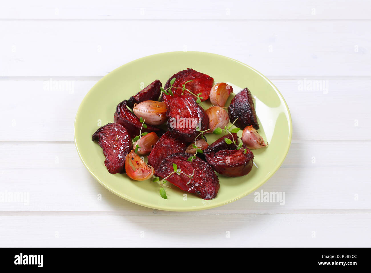 baked beetroot with garlic and thyme Stock Photo - Alamy