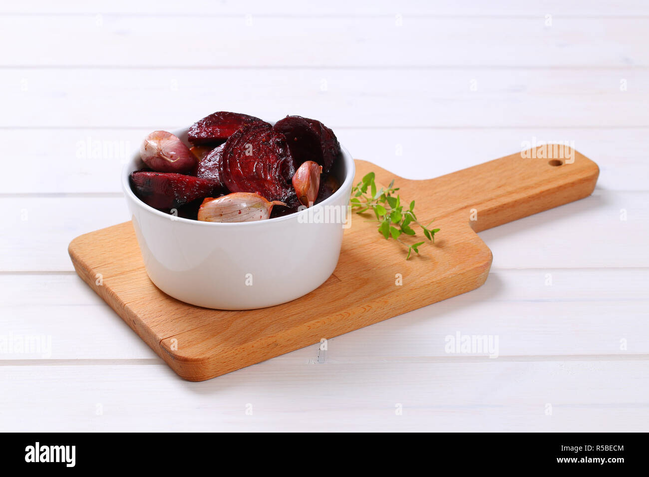 baked beetroot with garlic and thyme Stock Photo - Alamy