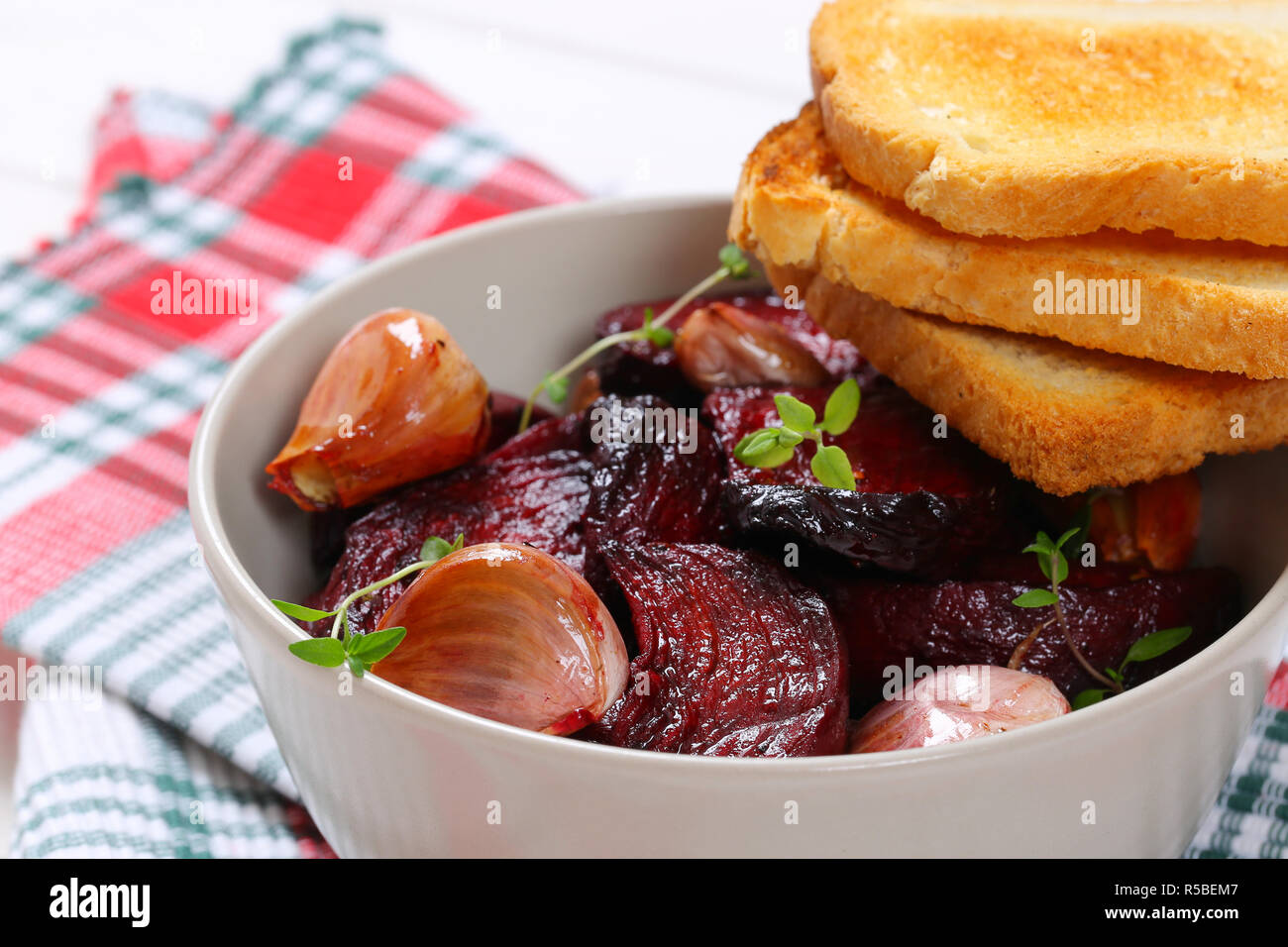 baked beetroot and garlic with toast Stock Photo - Alamy