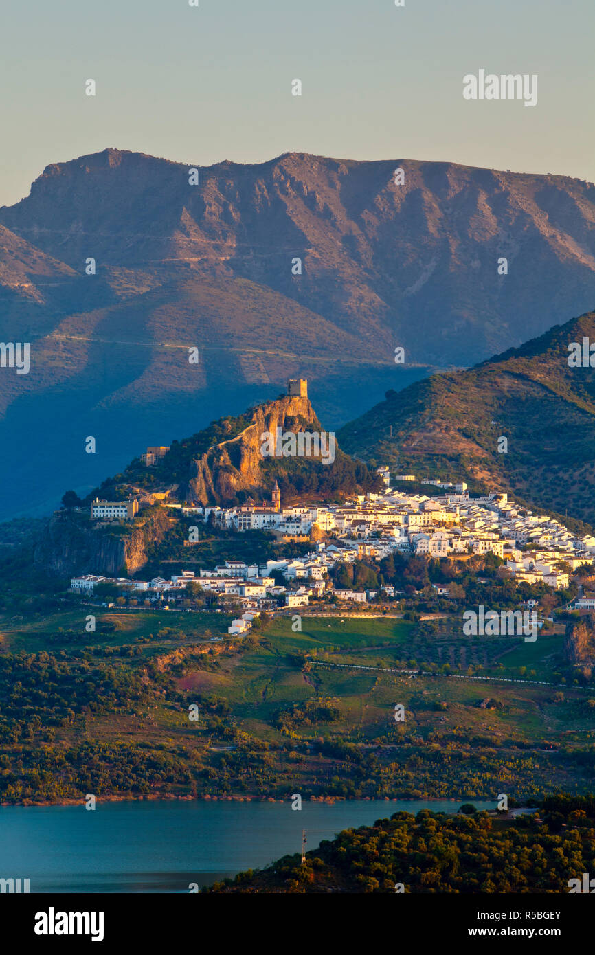 The whitewashed village of Zahara de la Sierra at sunset, Zahara de la ...