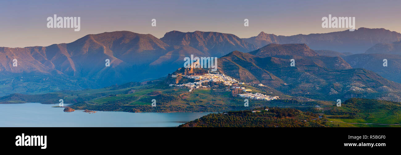 The whitewashed village of Zahara de la Sierra at sunset, Zahara de la ...