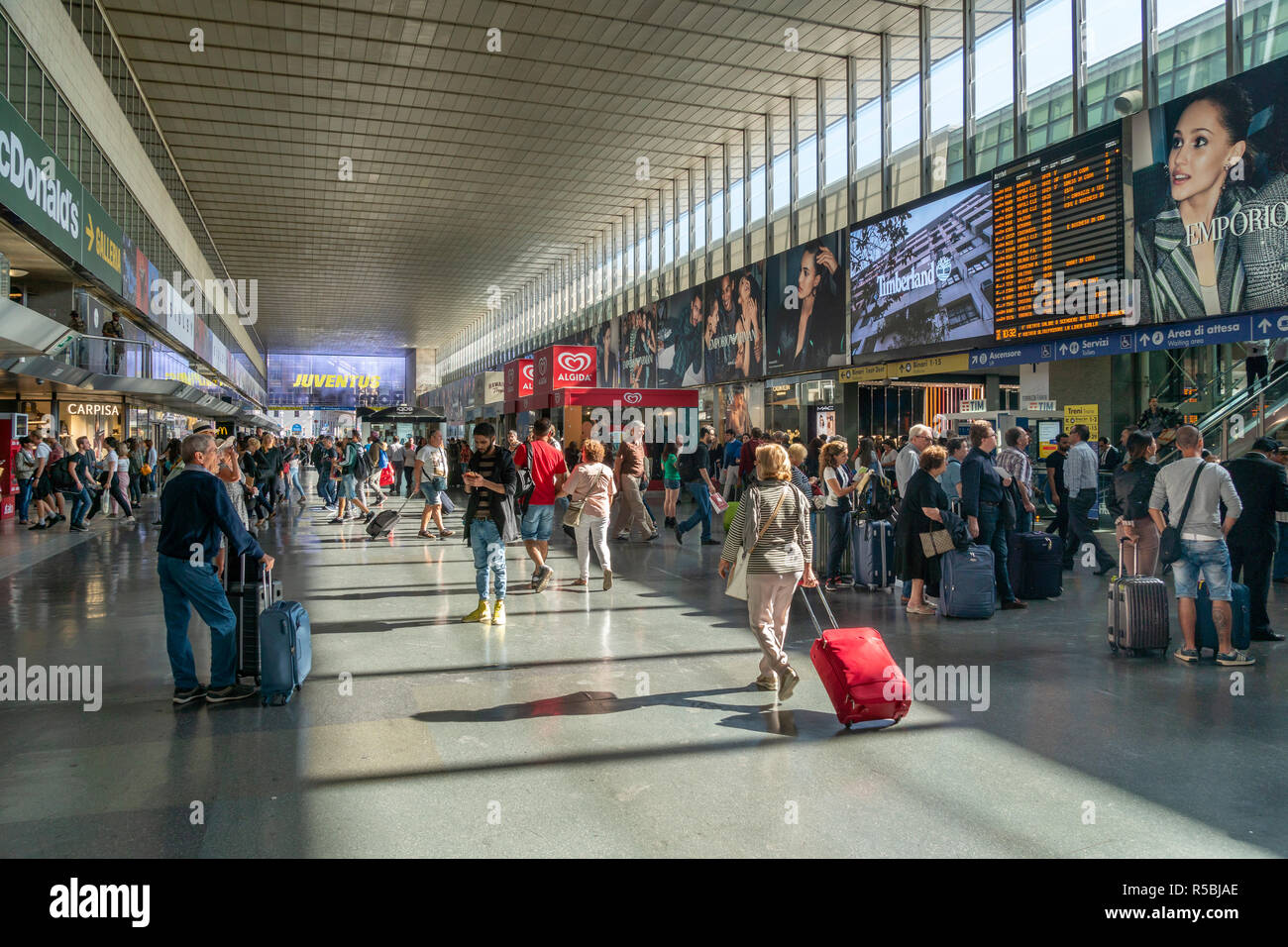 Travellers on the main concourse of Termini railway station, Rome, Lazio, Italy, Stock Photo