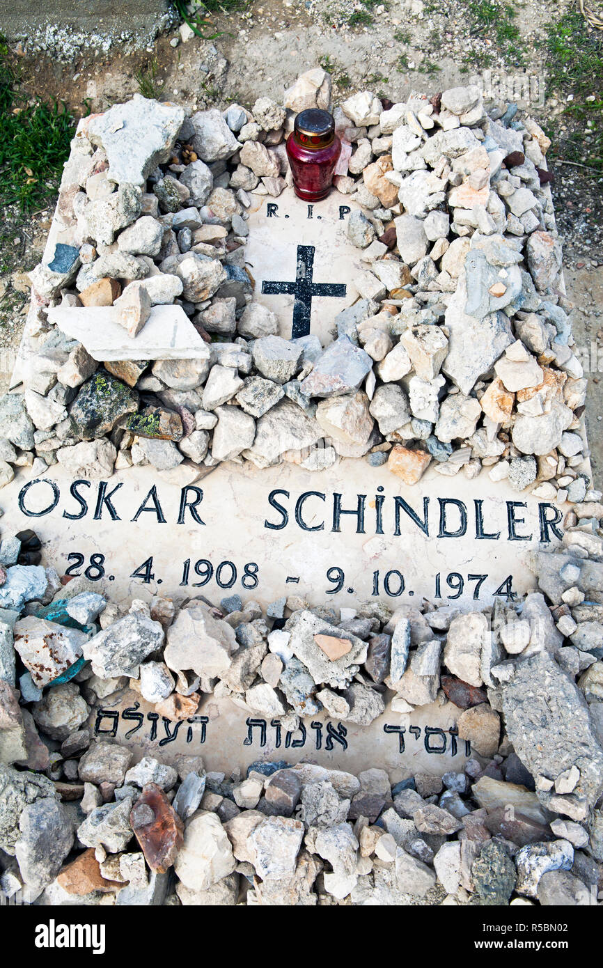 Israel, Jerusalem, Old City, Mt. Zion, gravesite of Oskar Schindler, Christian businessman who saved the lives of Jews during the Holocaust, 1939-1945 Stock Photo