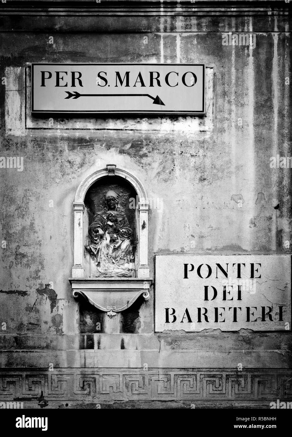 Italy, Veneto, Venice, Ponte dei Bareteri, To San Marco (To St. Mark's) Sign Stock Photo