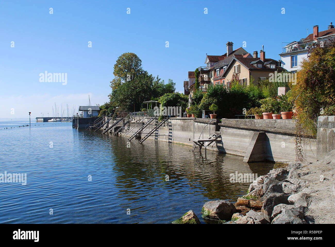 Coast and Marina of Lindau, Bodensee, Germany. Position in Lindau  "Oskar-Groll-Anlage Stock Photo - Alamy