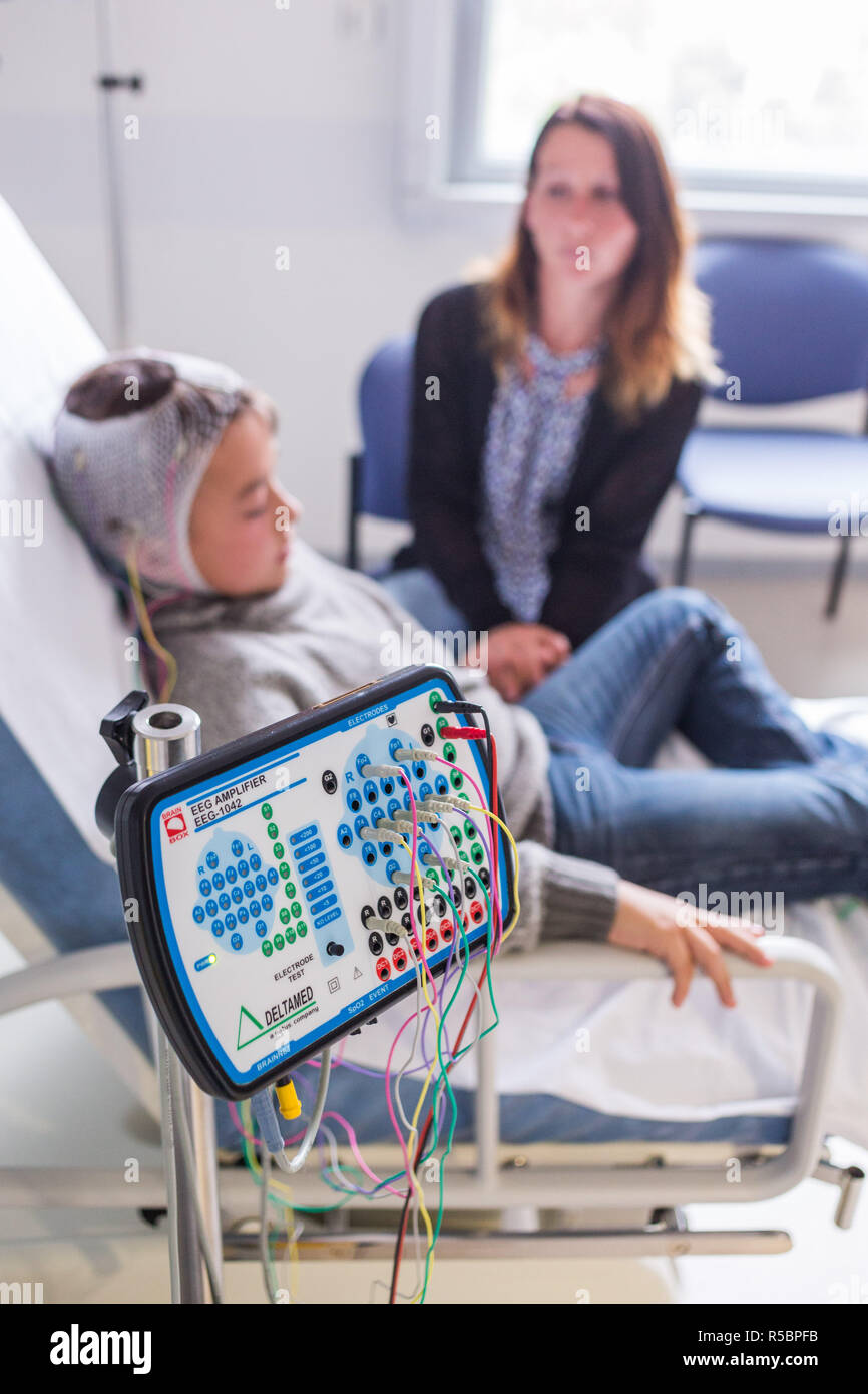 Child undergoing an electroencephalogram (EEG), epilepsy screening, Angouleme hospital, France. Stock Photo