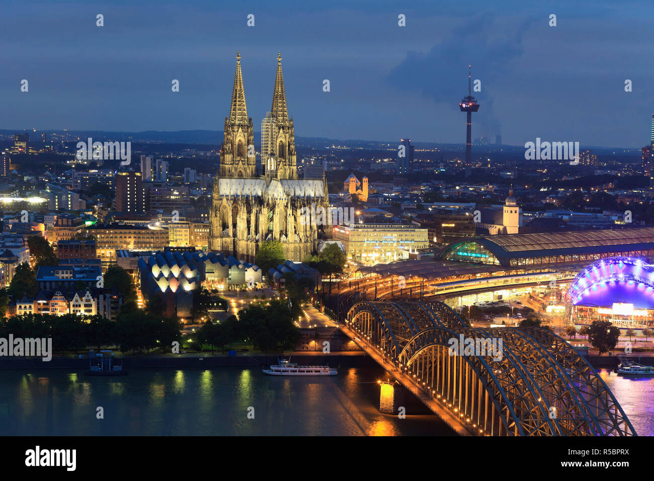 Germany, North Rhine Westphalia, Cologne (Koln), Hohenzoller Bridge over River Rhine and Cathedral Stock Photo