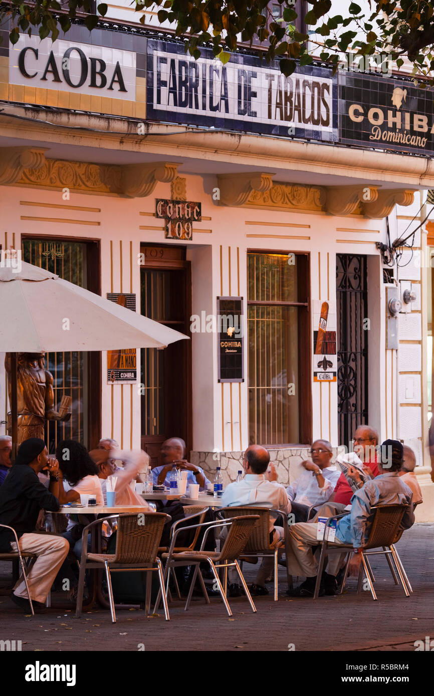 Dominican Republic, Santo Domingo, Zona Colonial, Calle El Conde, outdoor cafe Stock Photo