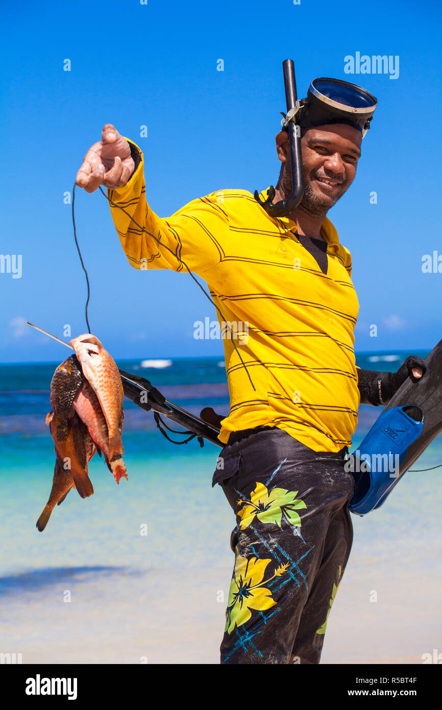 Dominican Republic, Samana Peninsula, Las Terrenas, Spear fishermen on