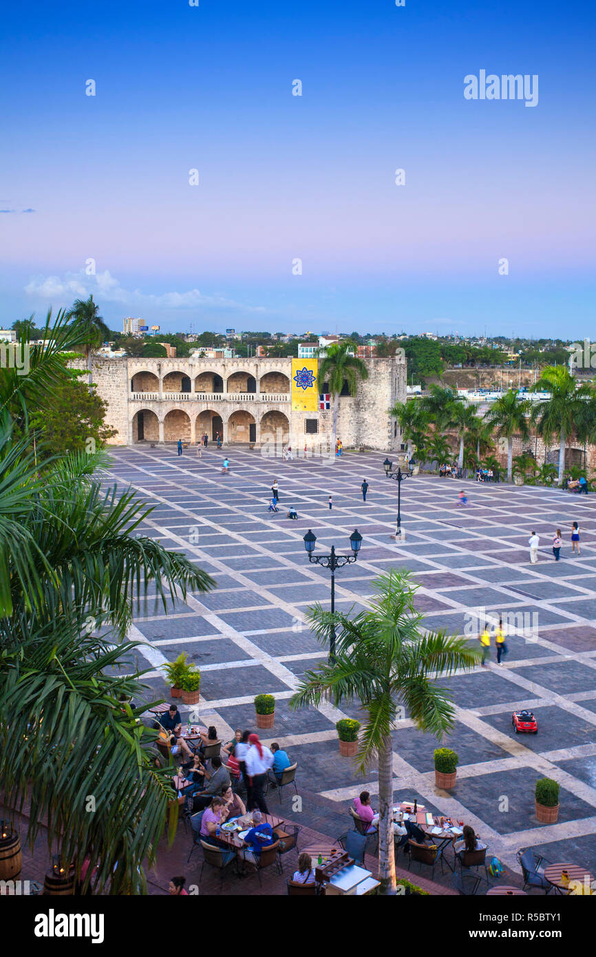 Dominican Republic, Santa Domingo, Colonial zone, Alfresco dining in