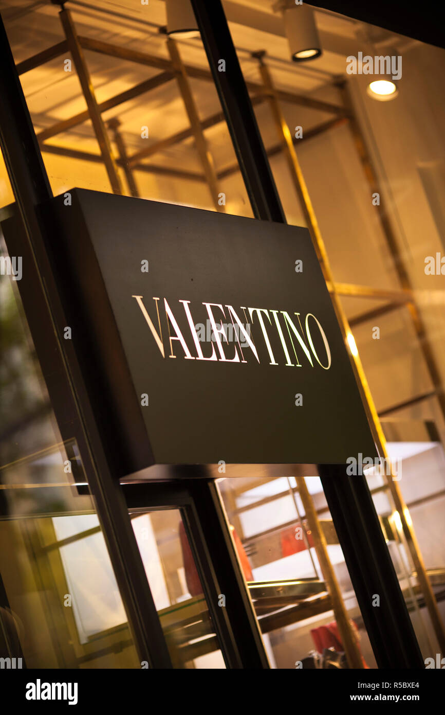 Spain, Madrid, Salamanca Area, Calle de Jose Ortega y Gasset, Madrid's exclusive shopping street, Valentino shop Stock Photo